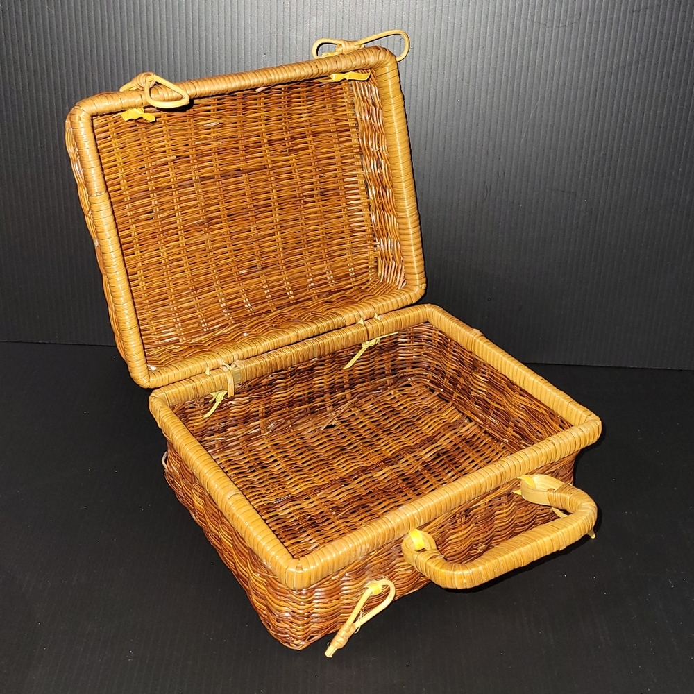 18" doll outdoor fishing outfit, straw hat, and wicker suitcase - Picture 7 of 7